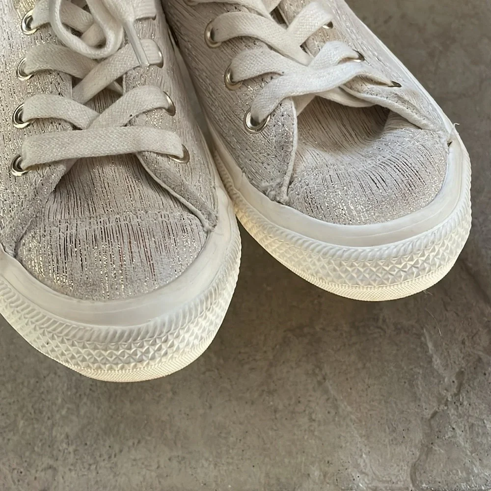 Girls shimmer converse